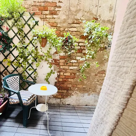 Dorsoduro House Guest house